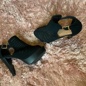 ⚠️Final Drop ⚠️Gladiator Style Black Heels